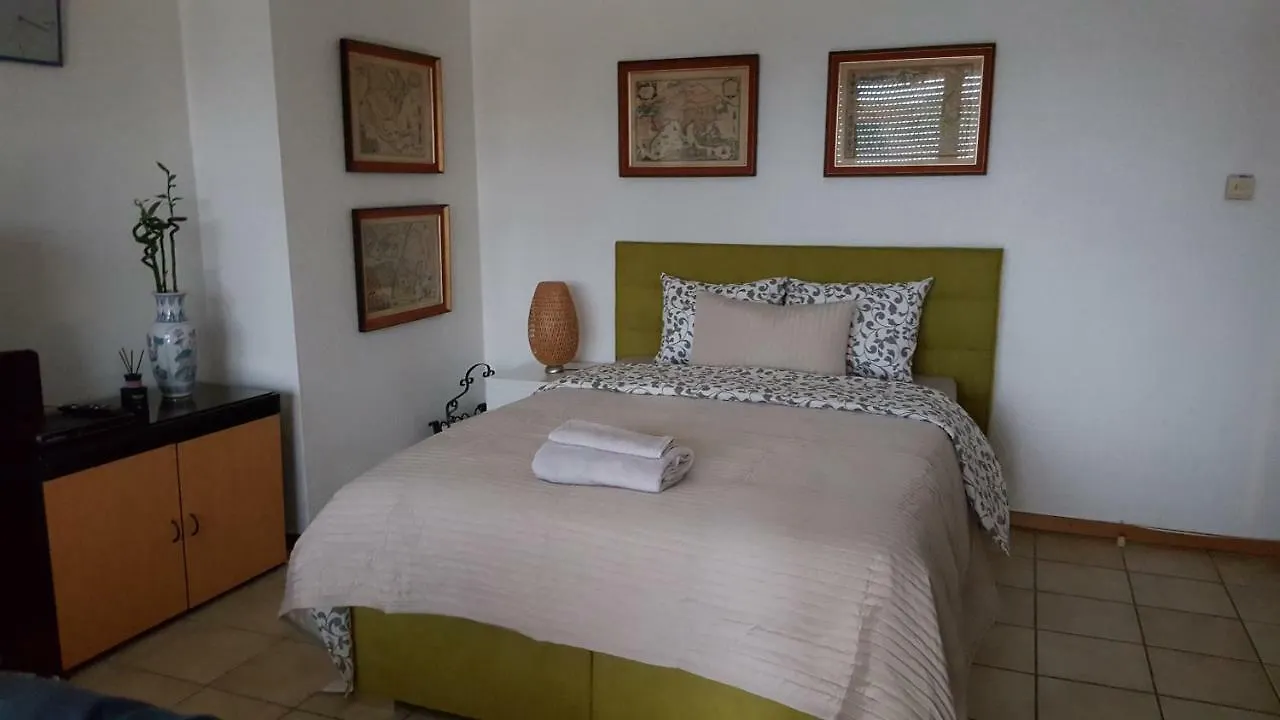Guest House Close To Train Station